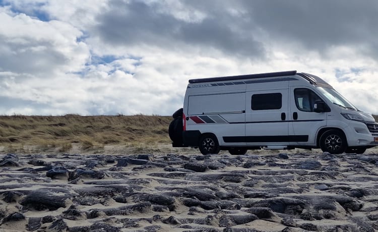 Kinderdijk – Camping-car de luxe Euro 6 à 6 m hors réseau avec de nombreux extras