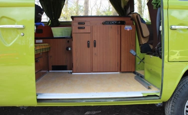 Westfalia – Prachtige Klassieke Camper Te Huur! Oldtimer VW Busje huren - T2 Westfalia