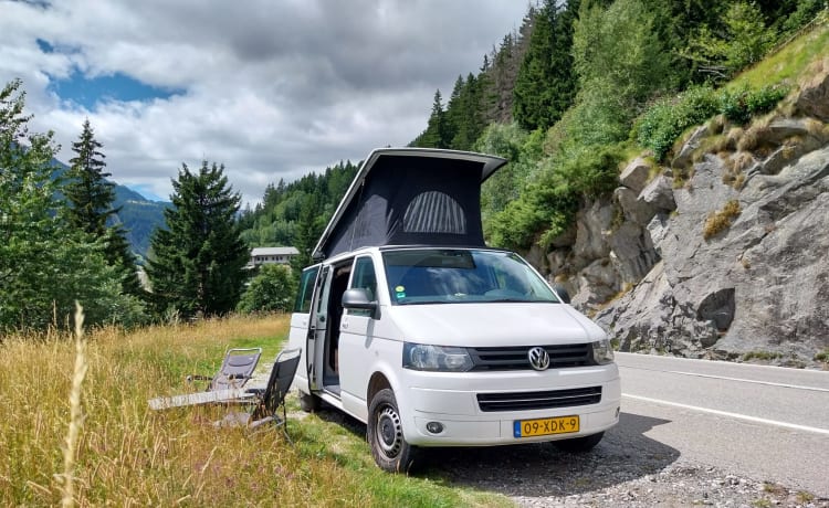 Gezellige 4p Volkswagen camper met nieuw interieur 