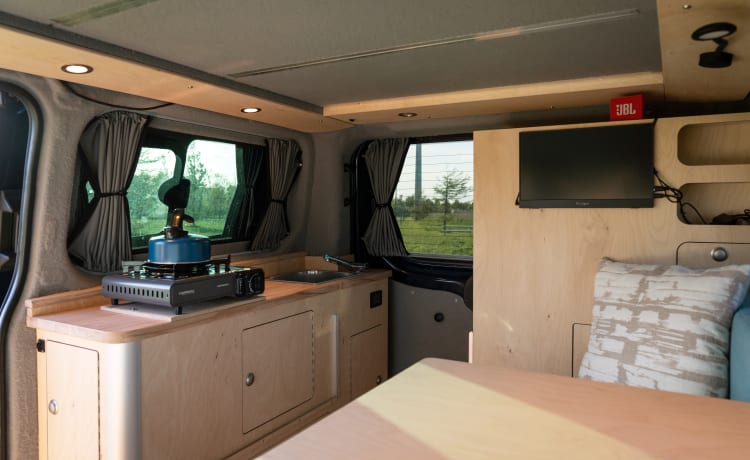 Fort Floris – Compacte luxe kampeerbus + tent 