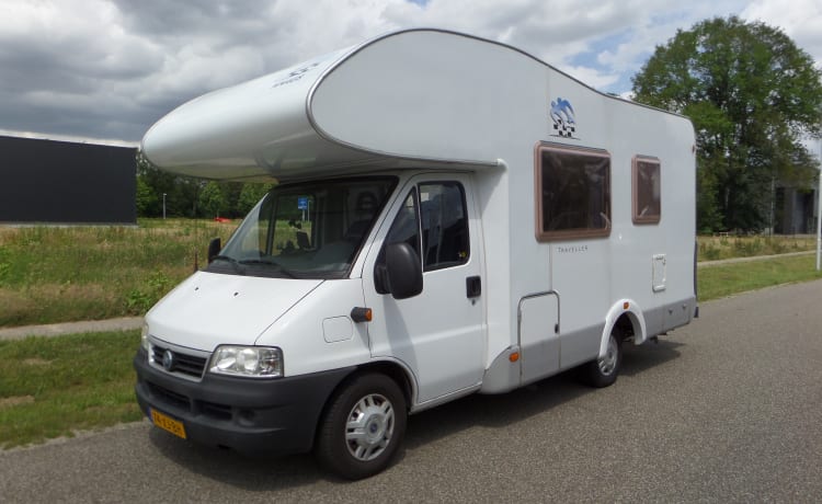 Compact family camper with bunk bed