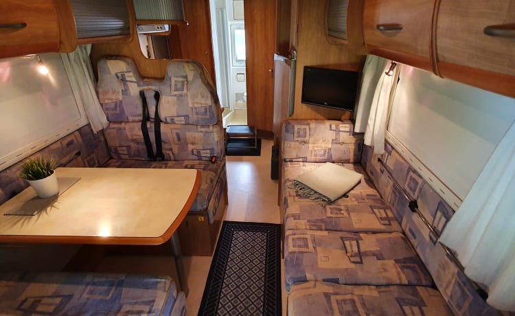 Home on wheels  – Bellissimo camper familiare molto spazioso Ford Rimor 678 4 persone