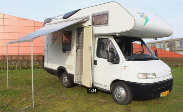 Sleek KNAUS Traveler 4p, 5.5m and double air conditioning!