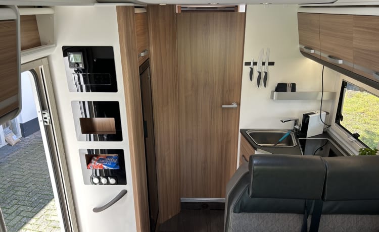 5p Adria Coral XL 670 SL uit 2020 (alkoof)