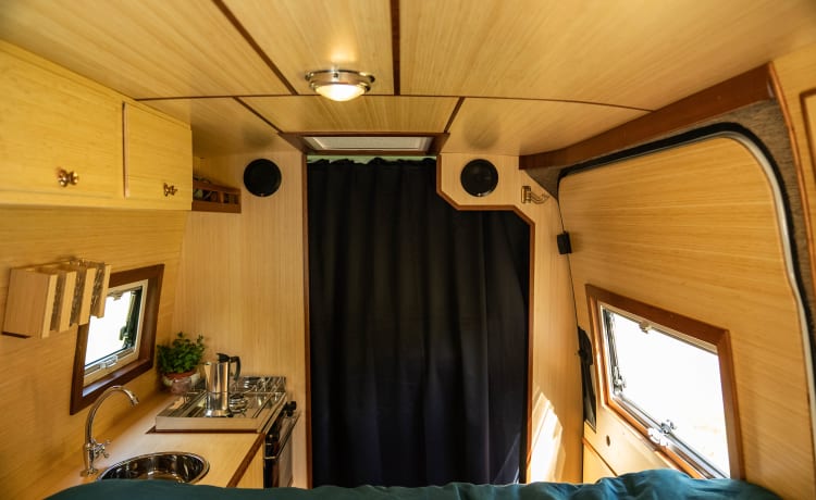 Bamboo Sprinter with Lovely Bed and Outdoor Shower!