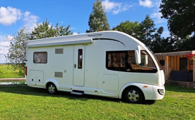 Challenger Elitis 3060 con ampio letto basculante/letto alla francese