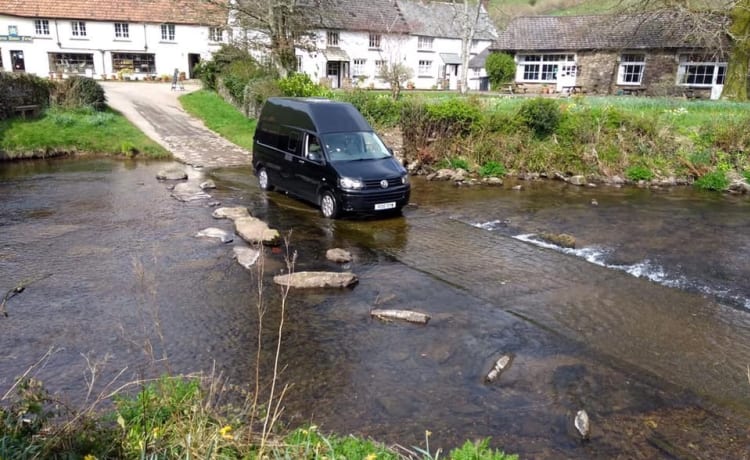 Rolo – T5 VW (2010), Black High Top (LWB)