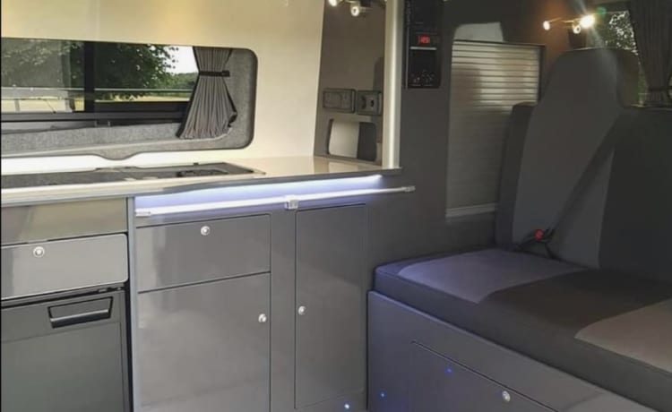 Tommy – Camper Ford a 4 posti letto del 2015