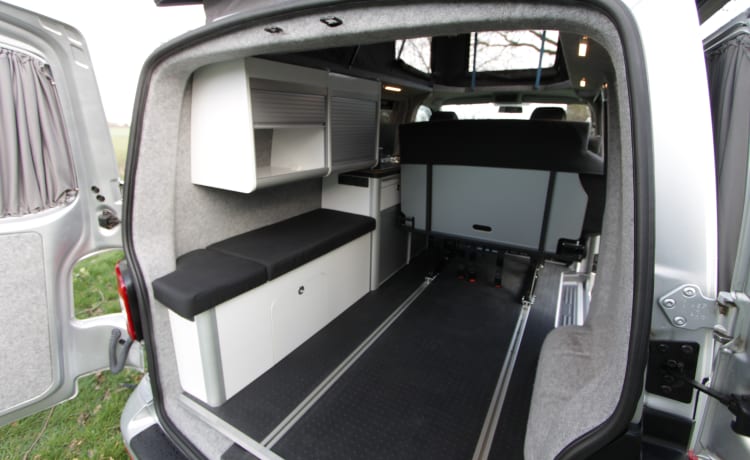 Camper Volkswagen di lusso per 5 persone