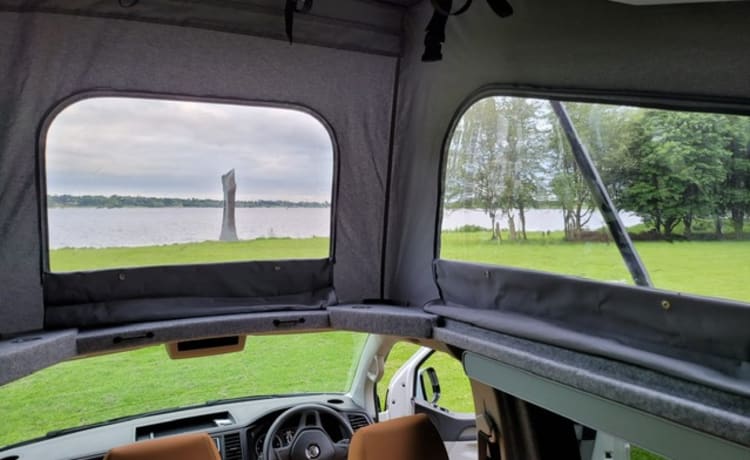 Jeff – 6-persoons Volkswagen campervan uit 2018