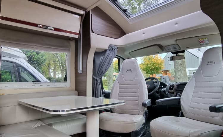 Lowieke III – Camping-car de luxe 4p Lowieke III