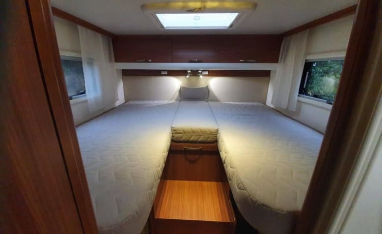 Spacious and luxurious 5 person camper Adria Matrix