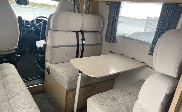 FUN BUS :0) – Large 6 berth Family Motorhome