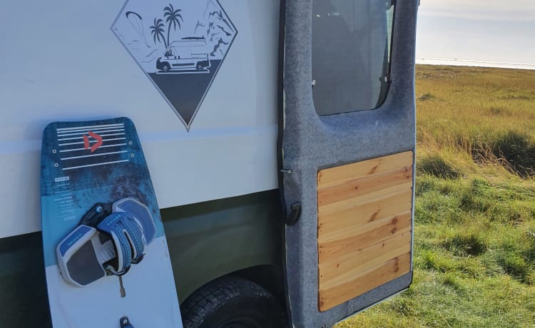 Super atmospheric & adventurous off-grid road trip camper!