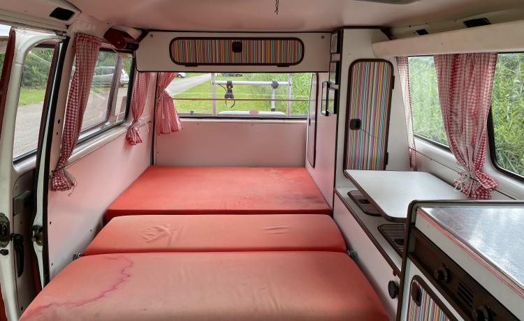 Lana – Volkswagen retro camper uit 1981