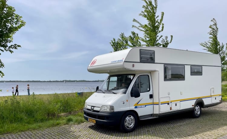 Eura Mobil – 6-persoons familie camper met heel veel ruimte en stapelbed