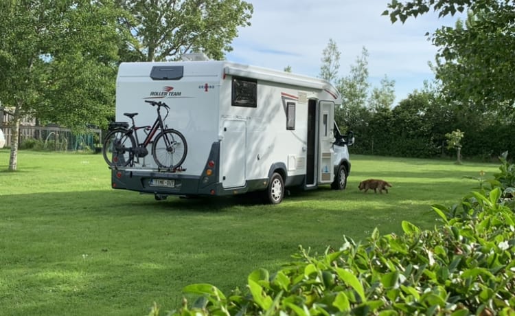 Time-Out – Camping-car soigné avec attelage, porte-vélos et grand garage