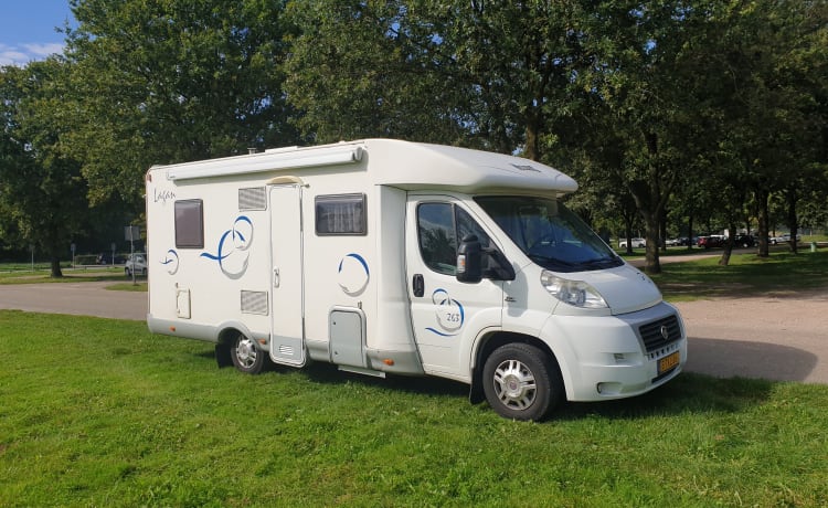 Camping-car fantastique pour de merveilleuses vacances.