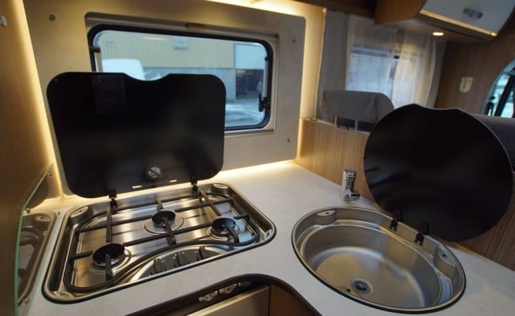 Wille – Automaat, Hymer Carado 4 persoons familie camper 