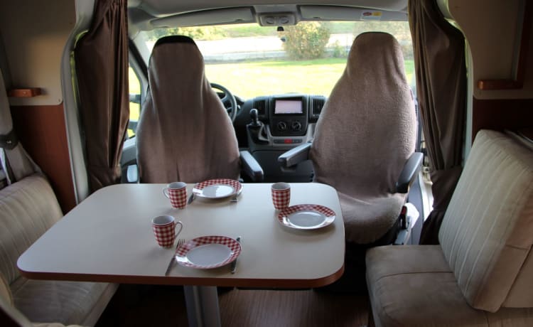 Super beau camping-car Mc Louis pour 4 personnes avec divers extras