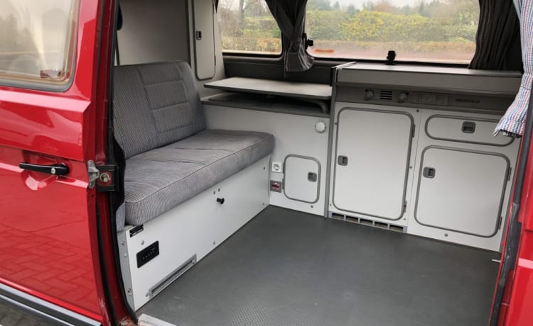 Spacious Retro Volkswagen T3 fully equipped