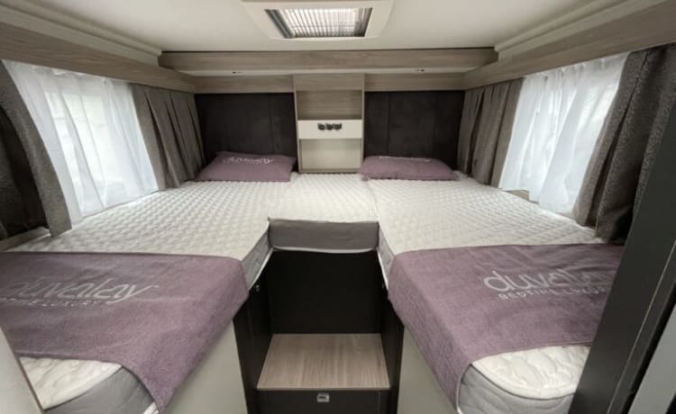 BZT – 2024 Swift Voyager 485 - 5 Berth Rear Fixed Bed