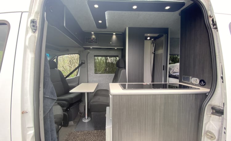 Mr Adventure  – Mercedes-Benz Adventure Van con 2 posti letto