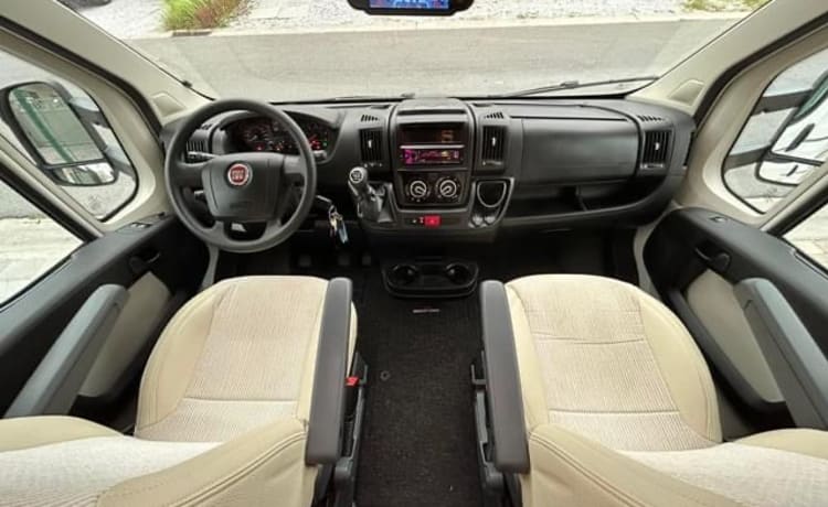 Collector Deluxe – 4p Fiat semi-integrated from 2020