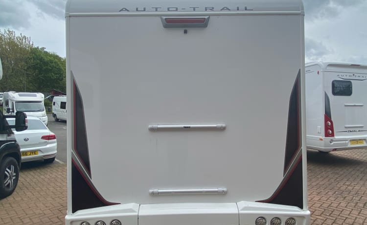 Tom – New! Luxury 4 berth, island bed