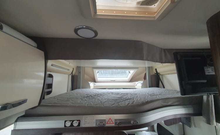 Mariette – Enjoy our luxury Benimar 442