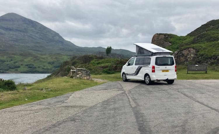 Blighty – Nieuwe Pop Top Campervan 4 Slaapplaatsen