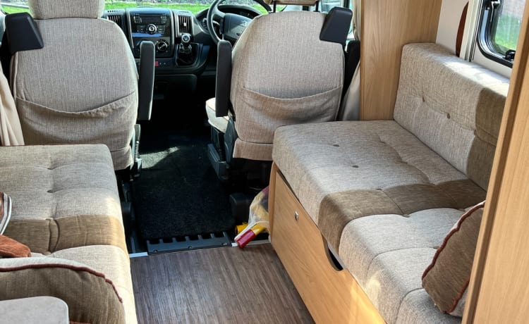 Elsie – Motorhome compatto on/off con 2 posti letto 