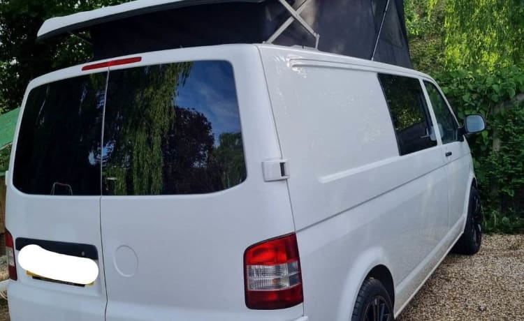 Guinevere – T5.1 Brandneuer Umbau - Volkswagen Bus mit 4 Schlafplätzen aus dem Jahr 2011