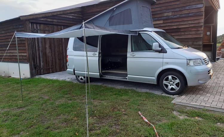 4p Volkswagen campervan uit 2008