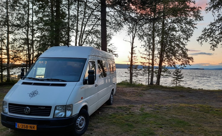 Gezellige en nette VW camperbus  2.5TDI