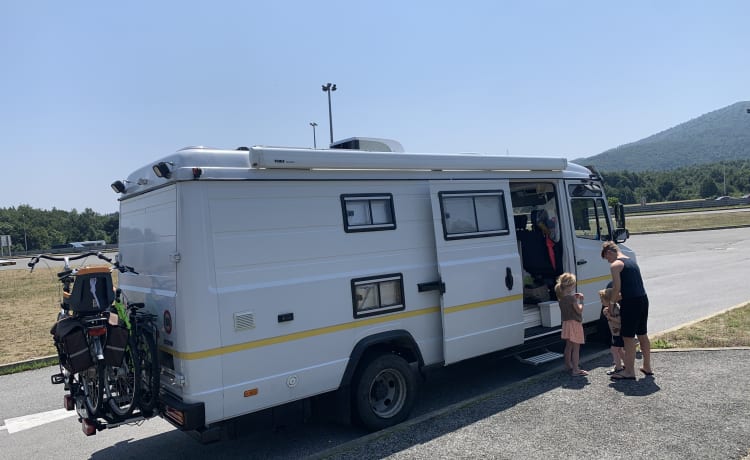 Mercedes Vario 815D – Stoere en unieke familie camper