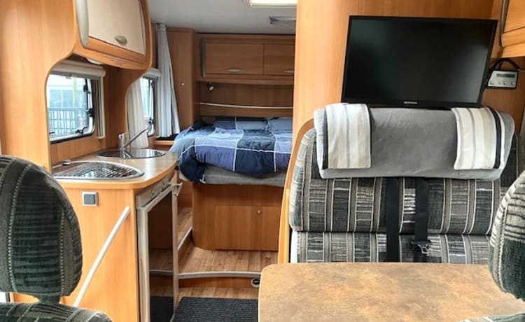 2p Chausson semi-integrated uit 2009