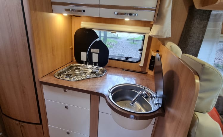 STARLIGHT Traveller – Camper elegantemente attrezzato e confortevole per viaggiare con la famiglia