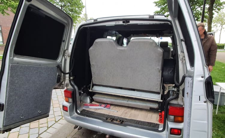 VW – Volkswagen Transporter T4 2.5 Tdi  (4 gordels, Huisdieren toegestaan))