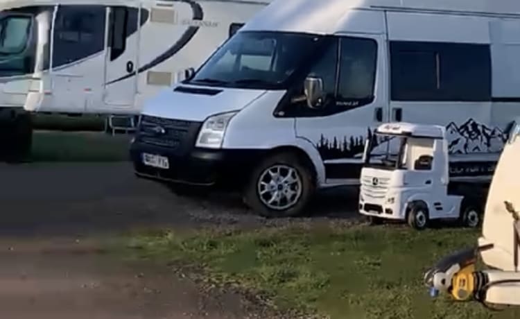 The old girl  – 3 berth Ford bus from 2007