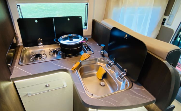 Spacious camper from 2021, ideal for a family or couple