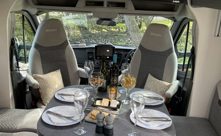 Classy – 2021 LUSSO Chausson Titanium Premium 777GA