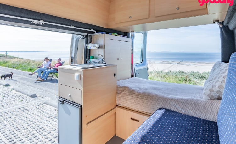 Bel camper compatto del 2010