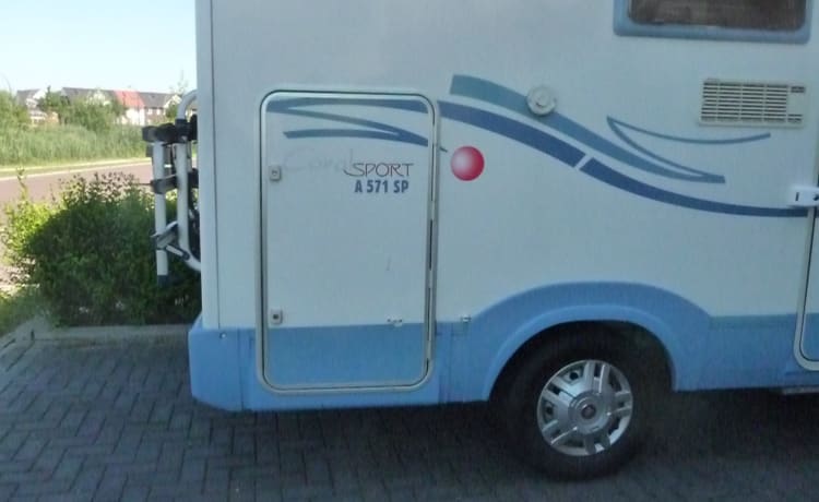 Mooie compacte camper voor 4 personen.