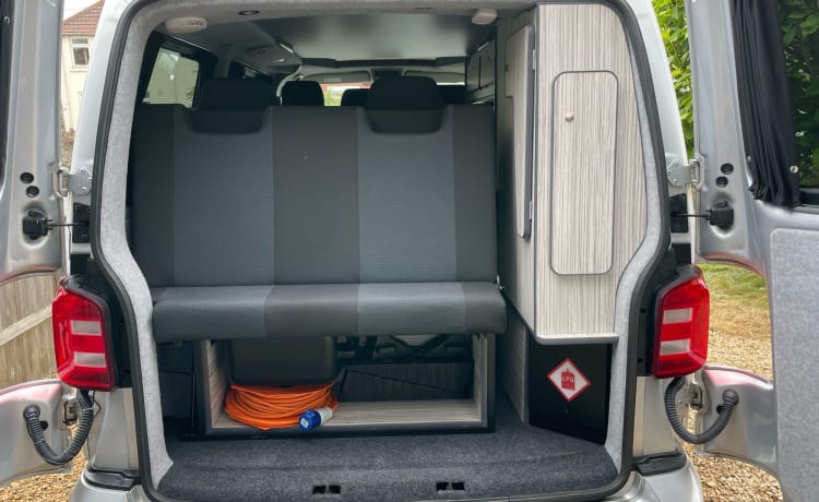 Poppy – Camper CamperKing VW con 4 posti letto