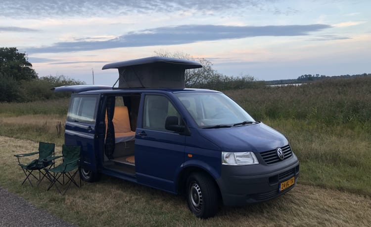 Transformer – VW Transporter mit 4 Sitzen, 2 Schlafplätzen, Hubdach