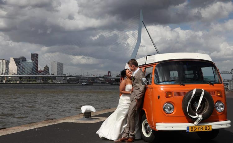 Lady Orange – Volkswagen Camperbus von 1974 (4 Personen)