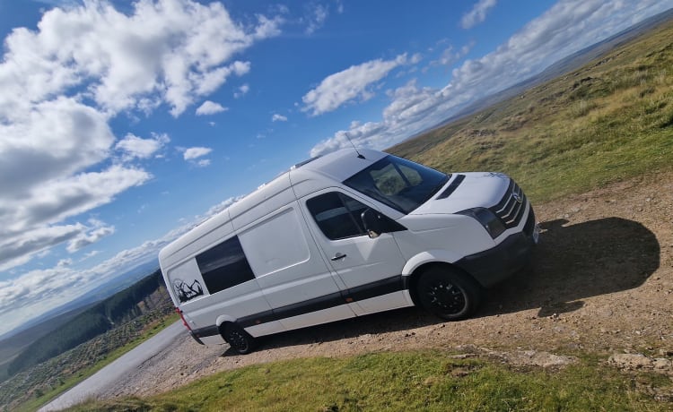 Dream Camper – Spazioso LWB VW Crafter