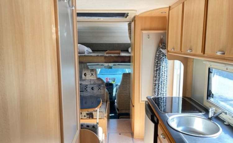 Coosie Camper  – Familiencamper mit Zelt für 6 Personen 