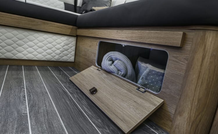 LUX 6 berth & 5 seatbelts – WiFi ✅, TV's ✅, Huisdieren ✅, Luifel, ✅ Fietsen ✅ EU ✅